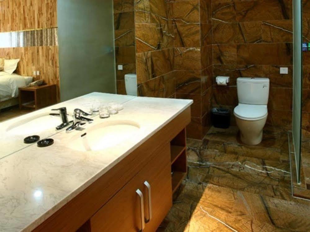 Beijing Saga Hotel Экстерьер фото